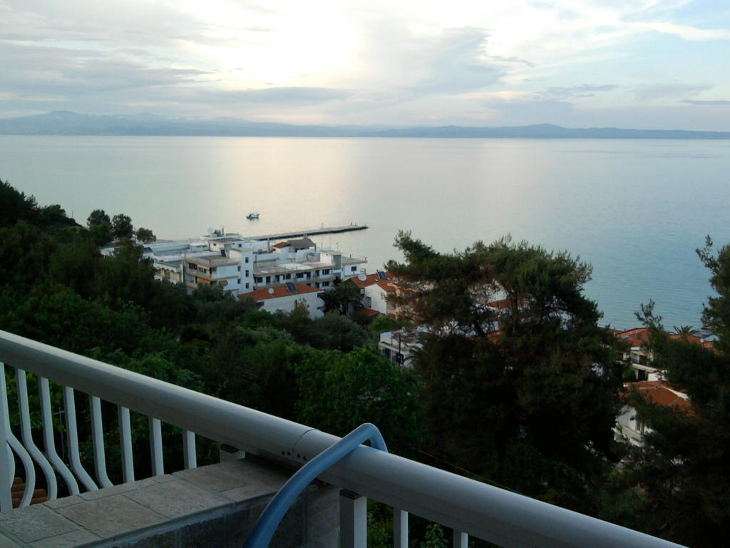 Drenos Rooms View Kallithea  Bilik gambar